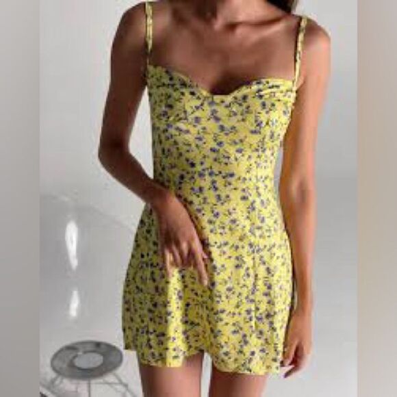 ASTR Sun Dress - Picture 1 of 4